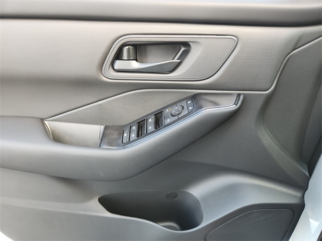 2026 Nissan Rogue S photo 15