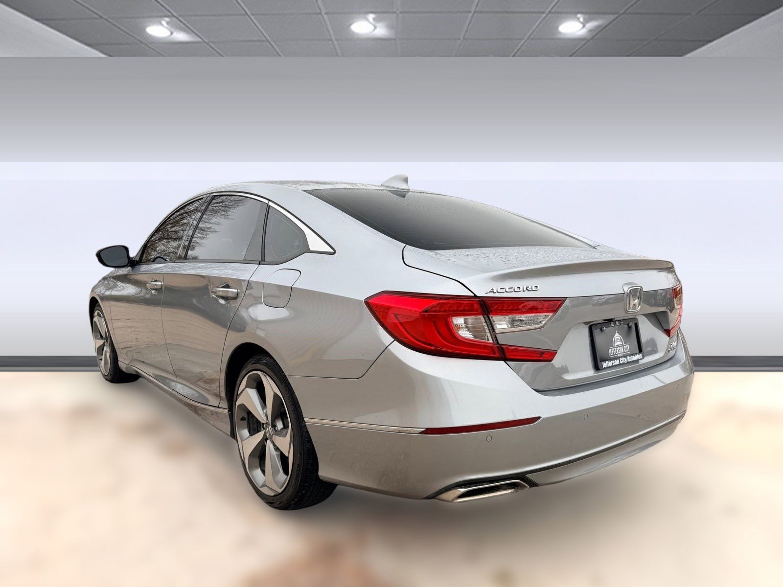 2018 Honda Accord Touring 2.0T photo 3