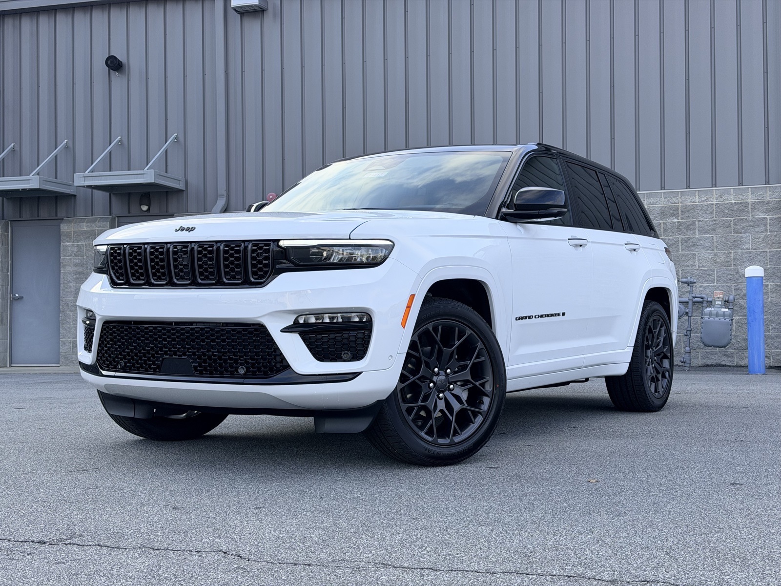 2025 Jeep Grand Cherokee Summit Reserve's photo