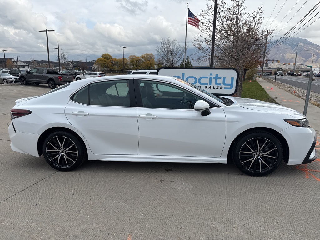 2024 Toyota Camry SE photo 2