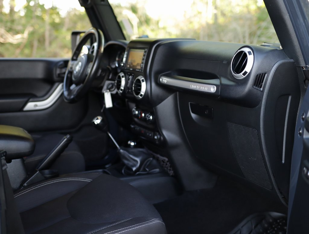 2016 Jeep Wrangler Unlimited Rubicon photo 27