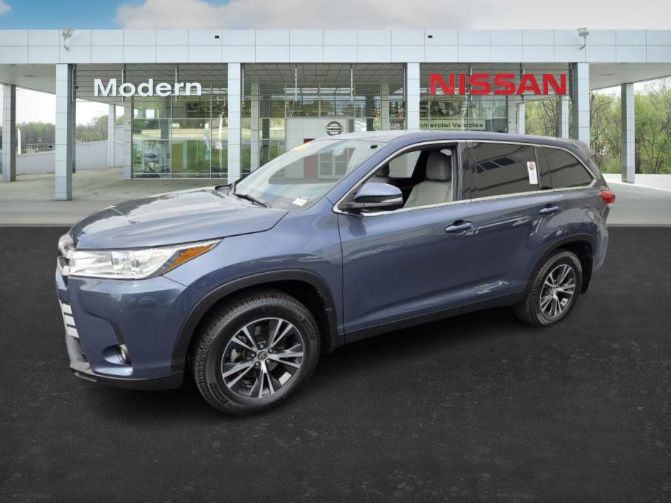 2019 Toyota Highlander LE Plus's photo
