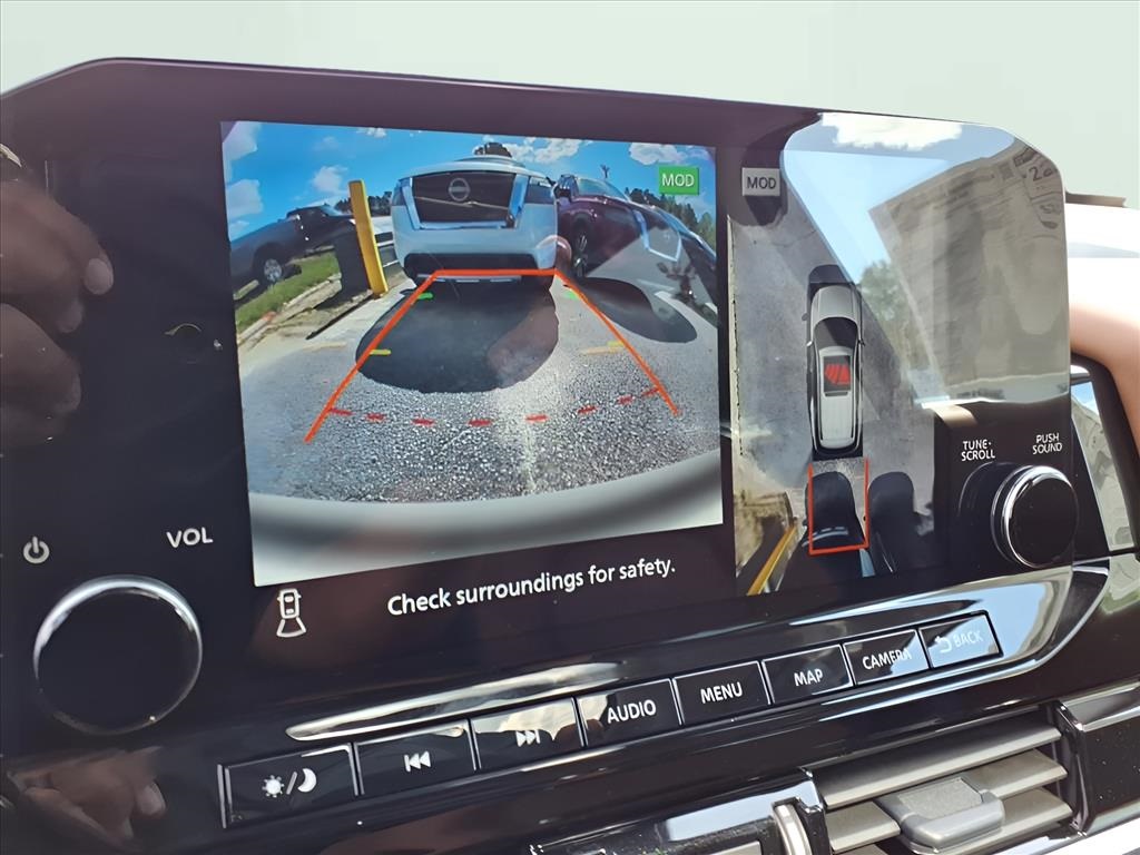 2025 Nissan Pathfinder Platinum photo 18
