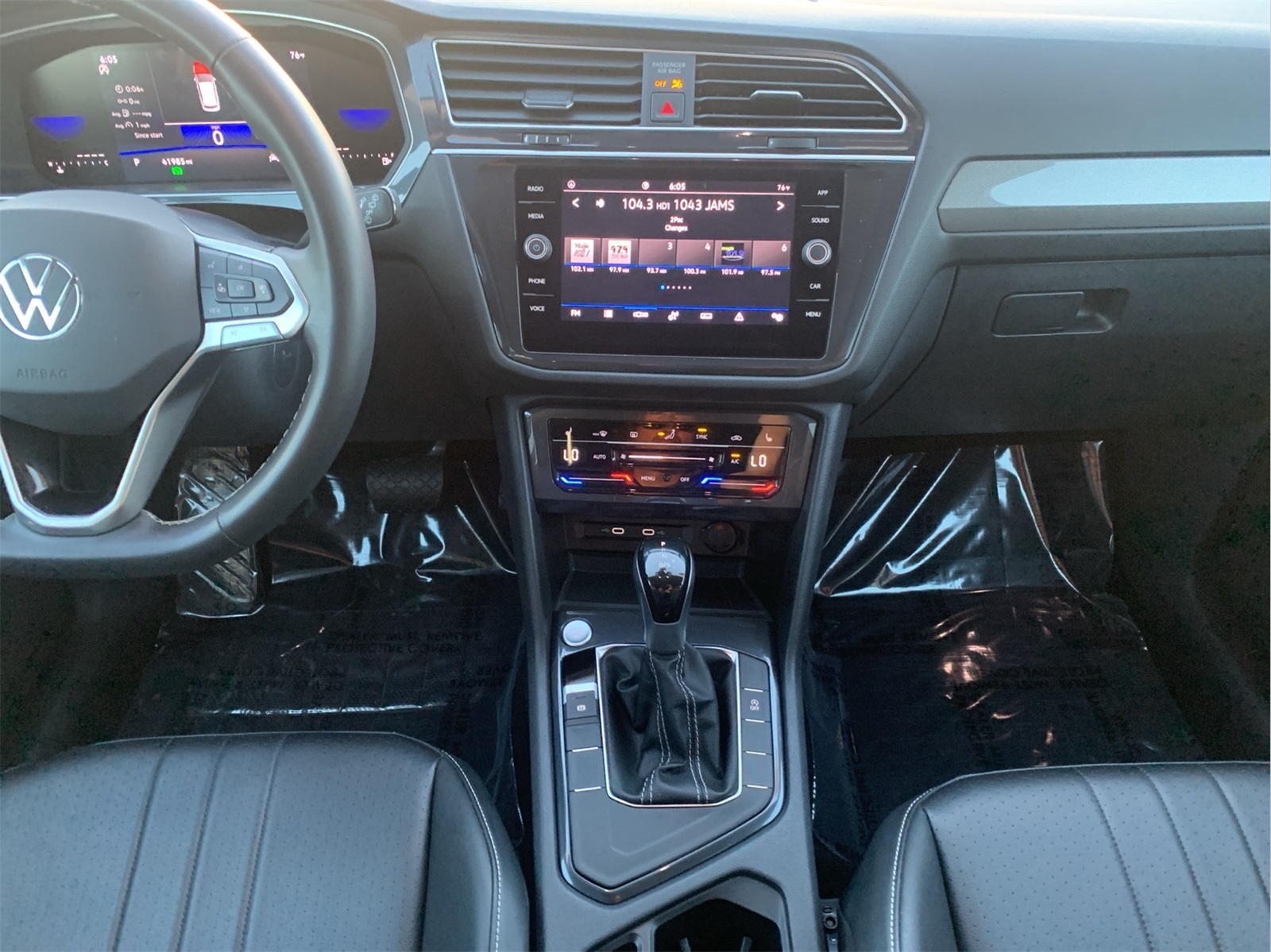 2024 Volkswagen Tiguan SE Wolfsburg Edition photo 21