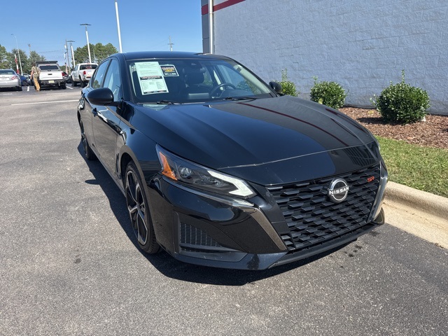 2024 Nissan Altima SR's photo