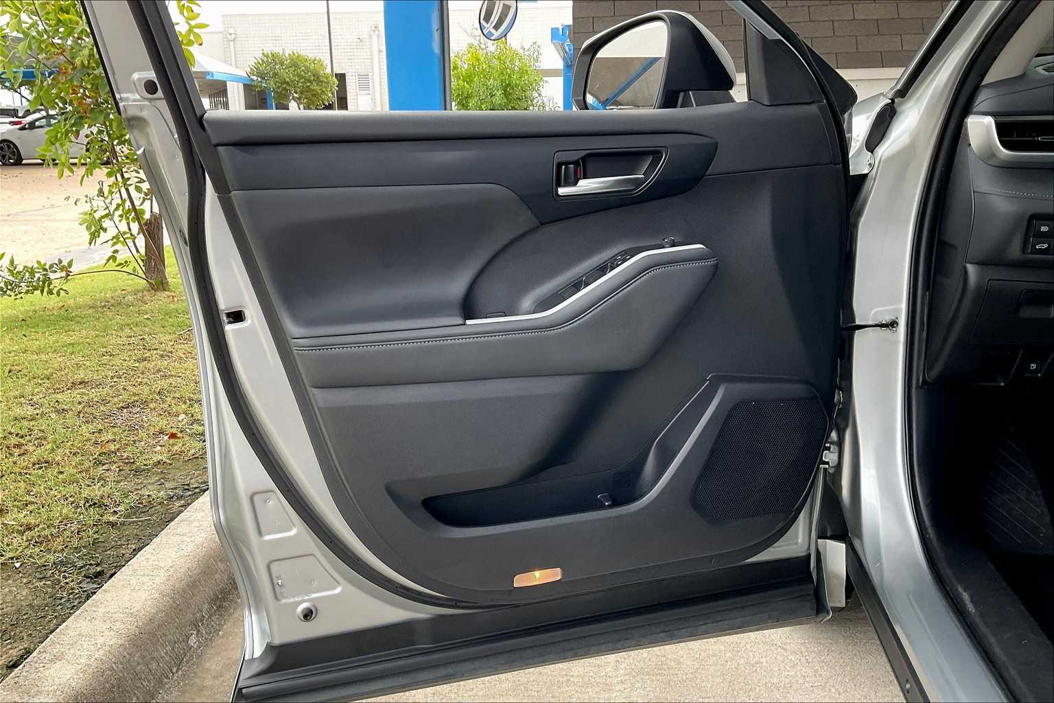 2022 Toyota Highlander XLE photo 18