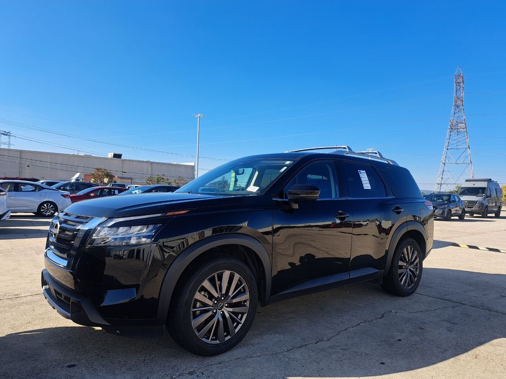 2023 Nissan Pathfinder SL's photo