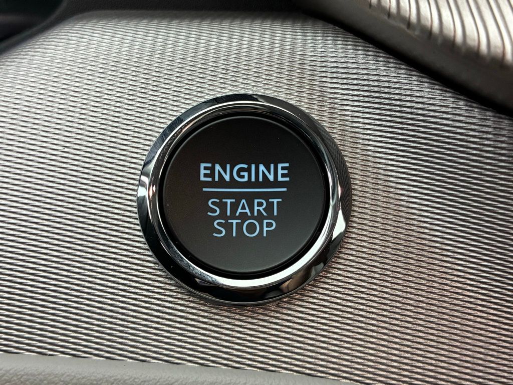 2025 Ford Explorer photo 2