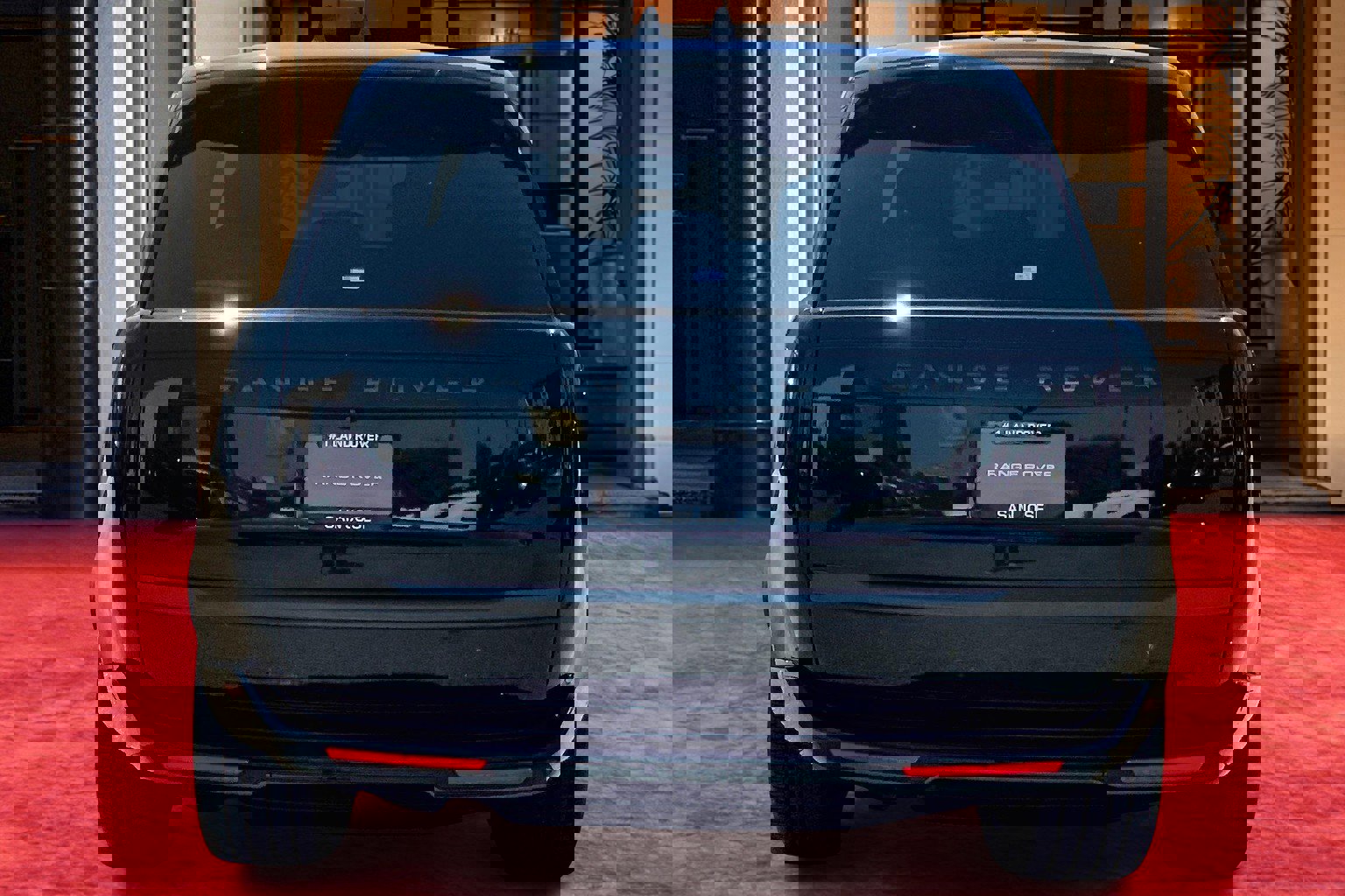 2025 Land Rover Range Rover SE photo 4