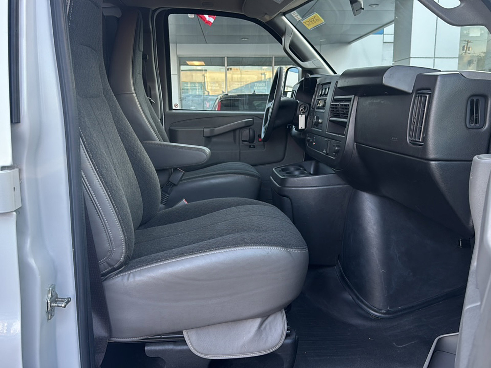 2023 Gmc Savana 2500 Cargo photo 12
