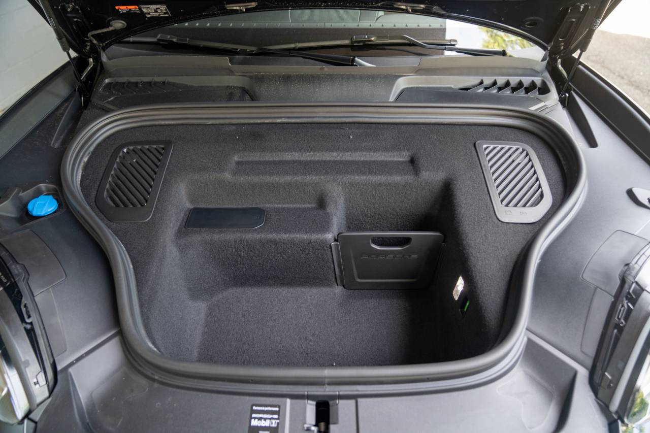 2025 Porsche Macan Turbo Electric photo 31