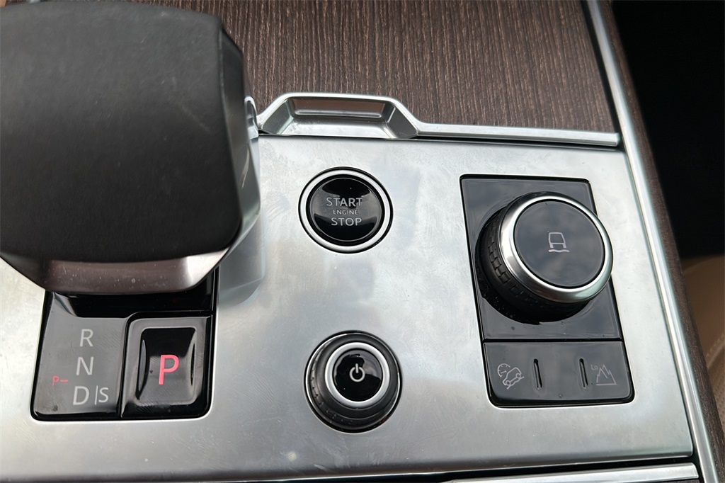 2023 Land Rover Range Rover SE photo 13
