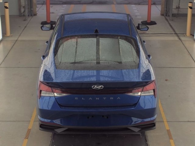 2022 Hyundai Elantra SEL Convenience photo 5