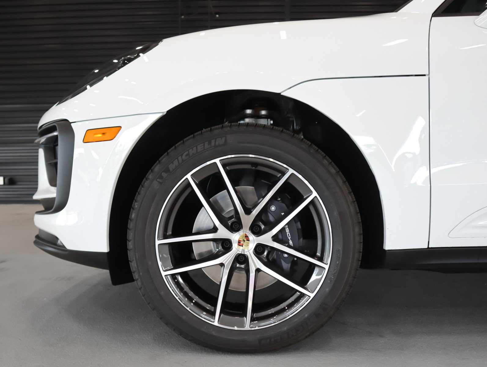 2026 Porsche Macan T photo 12