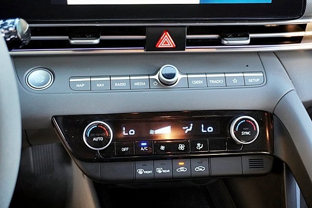 2024 Hyundai Elantra SEL photo 26