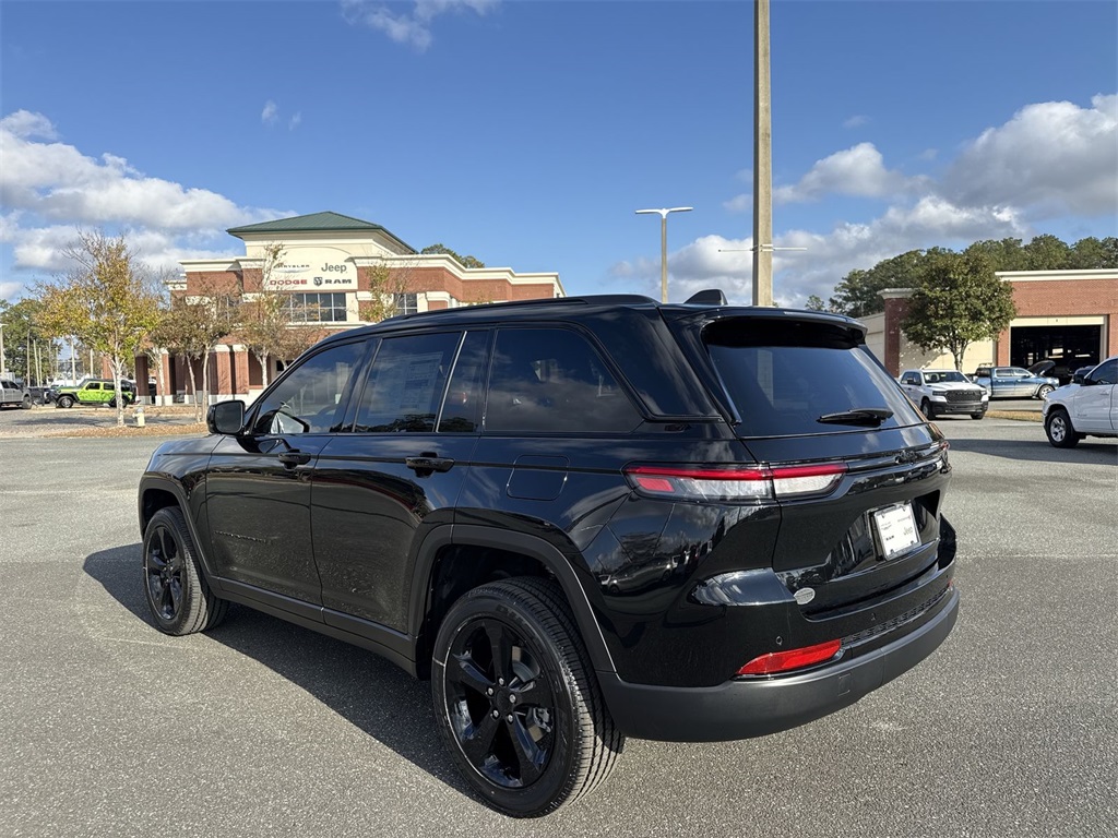 2025 Jeep Grand Cherokee Altitude X photo 4