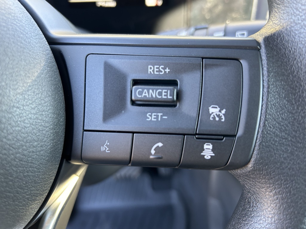 2025 Nissan Kicks SV photo 14