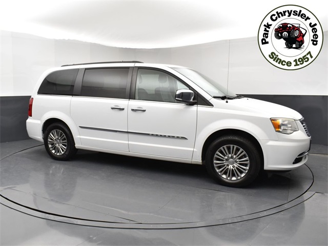 2014 Chrysler Town & Country Touring-L