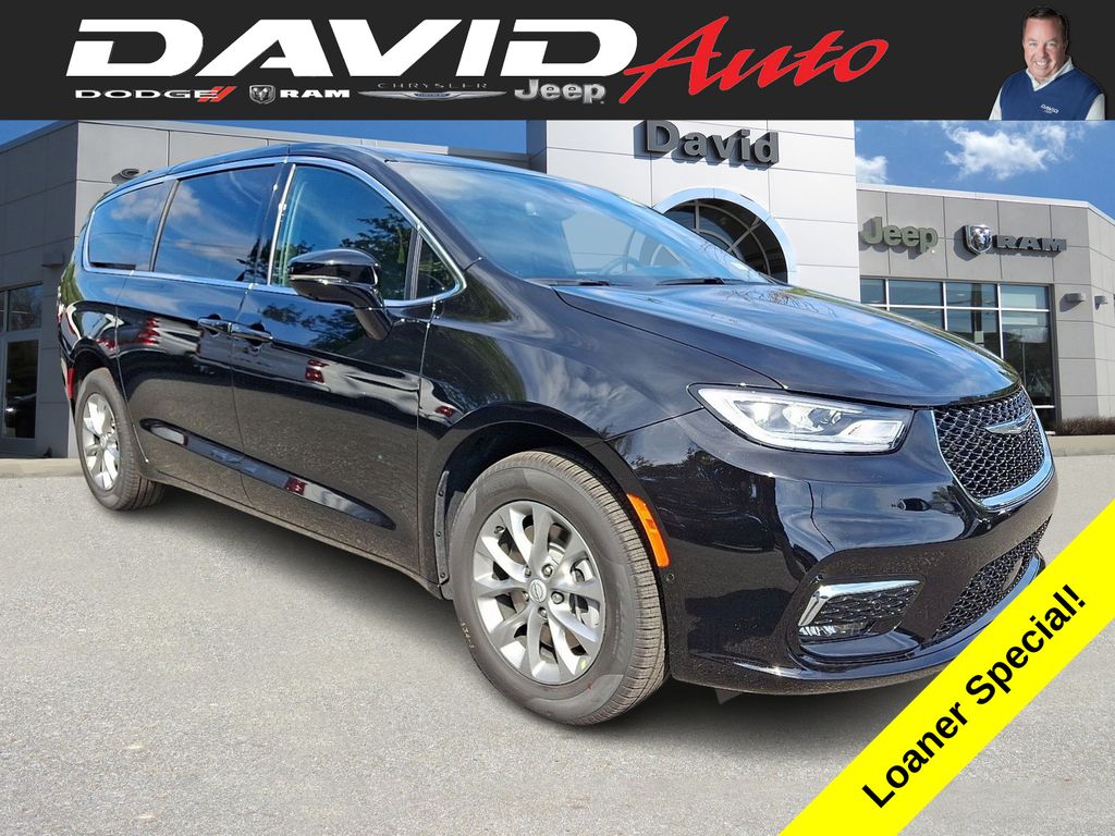 2026 Chrysler Pacifica Select's photo