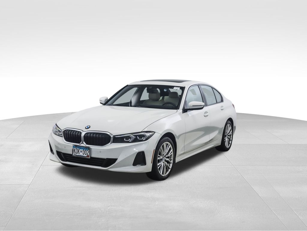 2023 BMW 3 Series 330i's photo