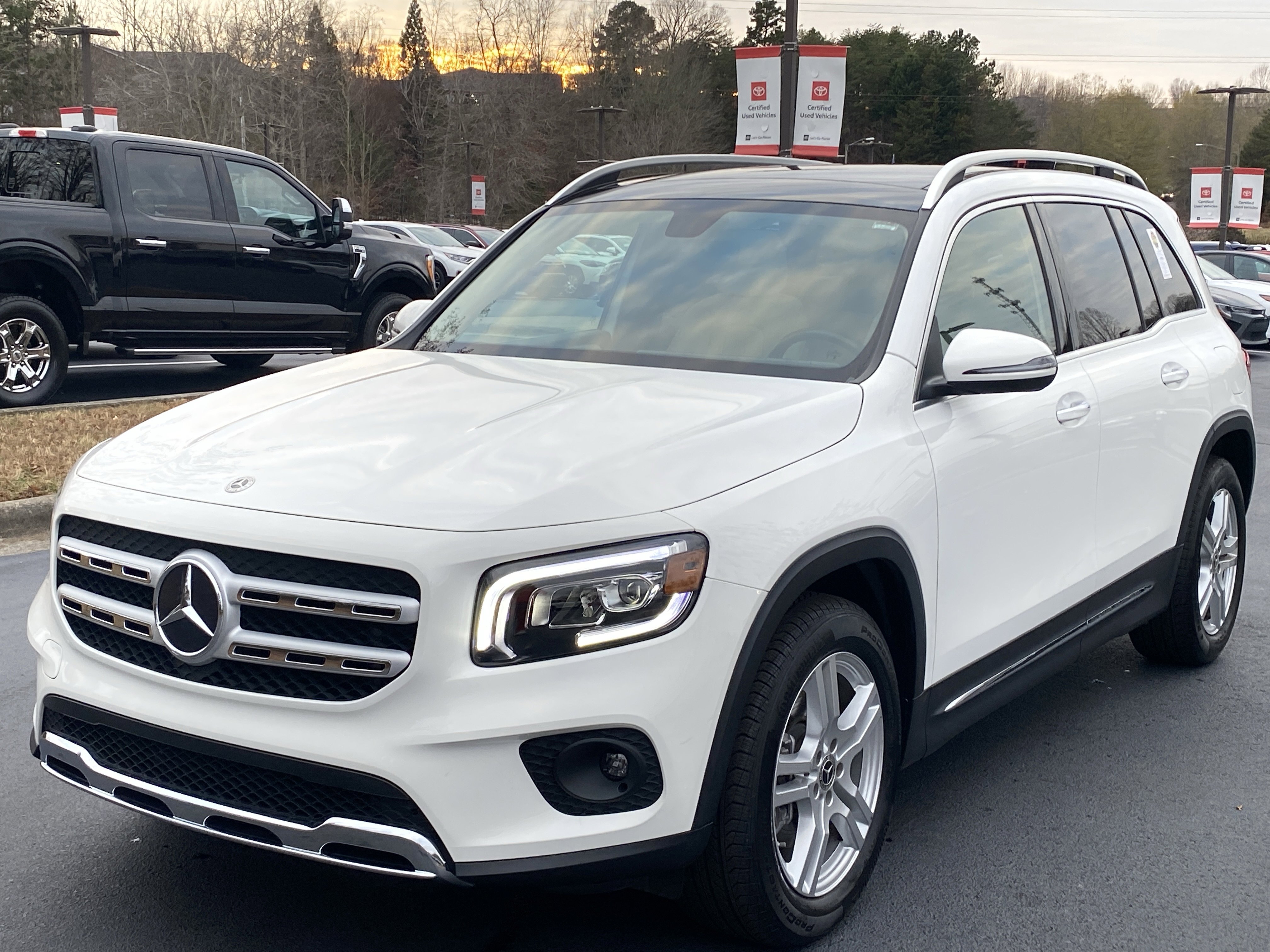 2023 Mercedes-Benz GLB Base's photo