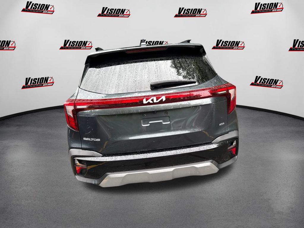 2024 Kia Seltos S photo 3