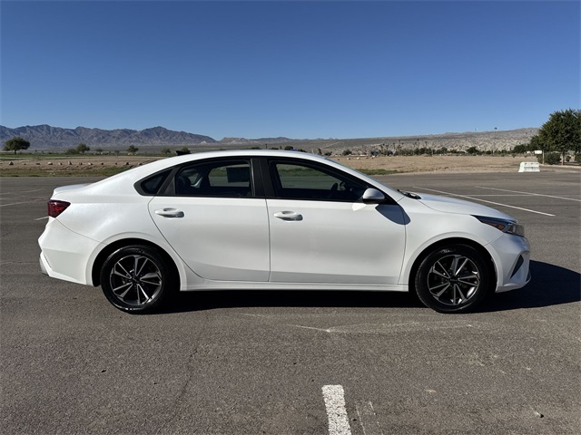 2023 Kia Forte LXS photo 4