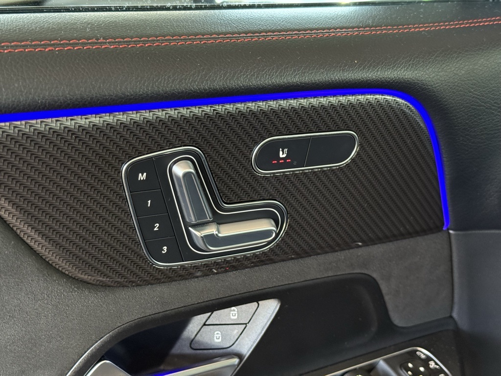 2024 Mercedes Benz GLB 250 photo 3