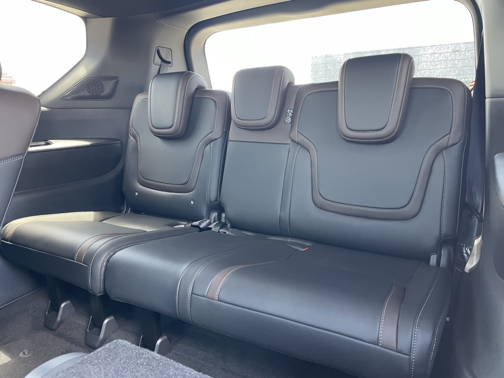 2025 Nissan Armada SL photo 16