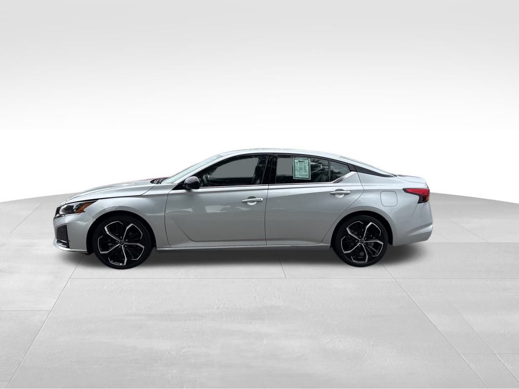 2023 Nissan Altima 2.5 SR photo 3