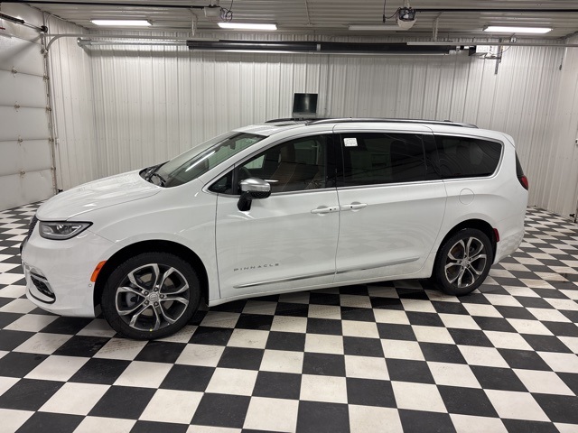 2026 Chrysler Pacifica Pinnacle's photo