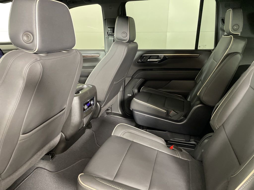 2025 Chevrolet Suburban Premier photo 35
