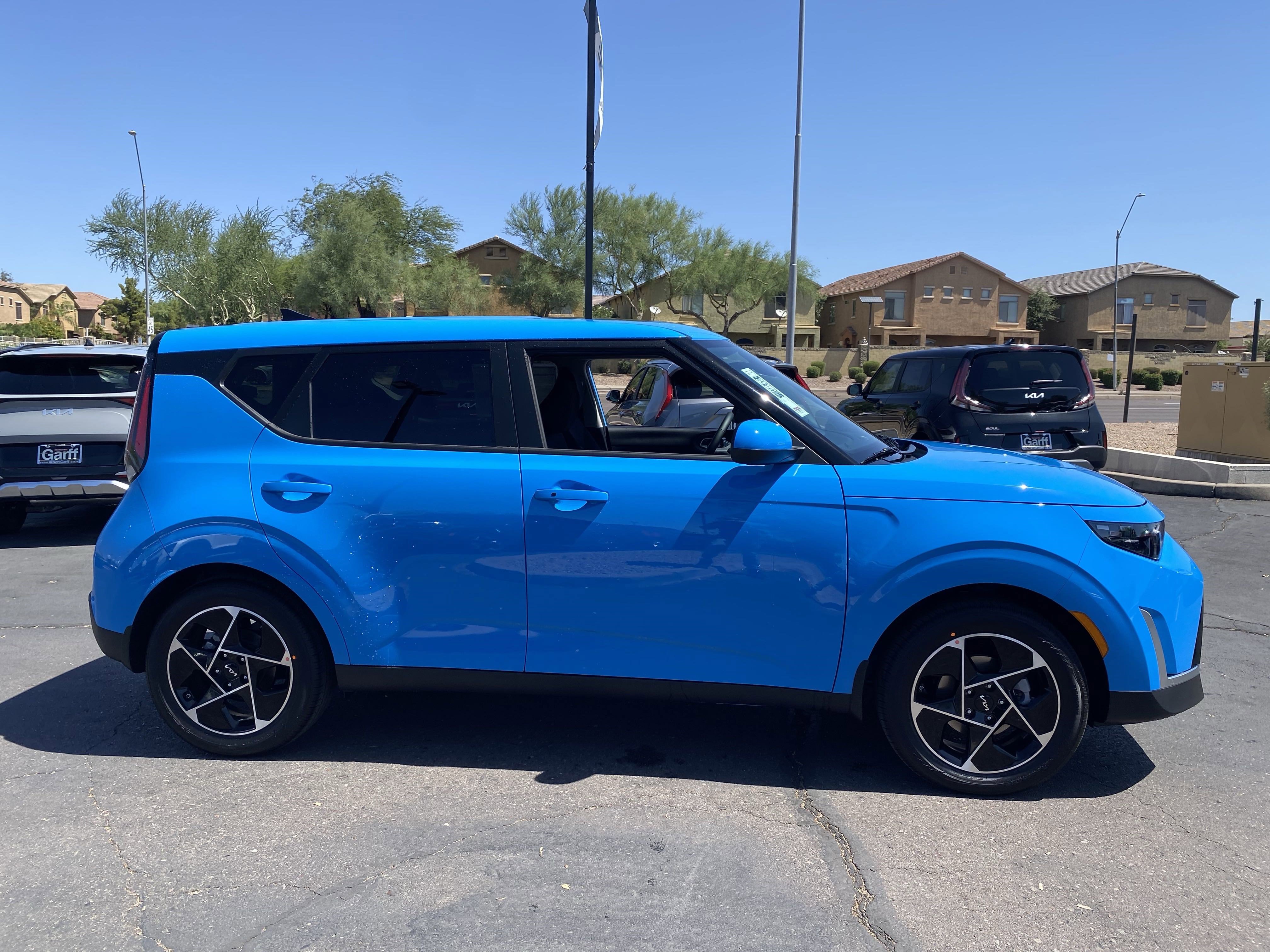 2025 Kia Soul EX photo 2
