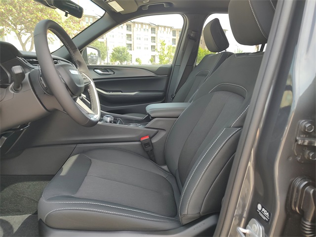 2025 Jeep Grand Cherokee Laredo Altitude photo 27