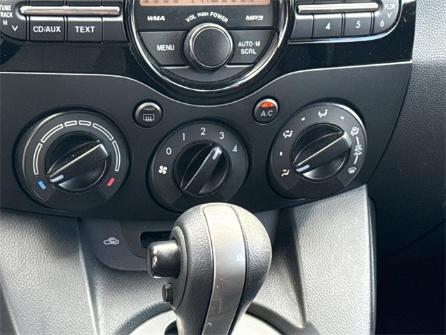 2012 Mazda Mazda2 Sport photo 19