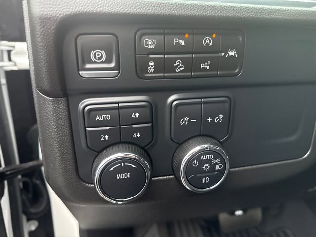 2025 Chevrolet Suburban Z71 photo 31