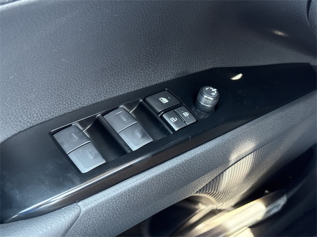 2025 Toyota Camry SE photo 13