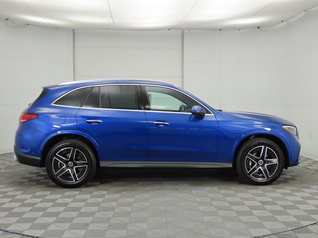 2025 Mercedes Benz GLC 300 4MATIC photo 4