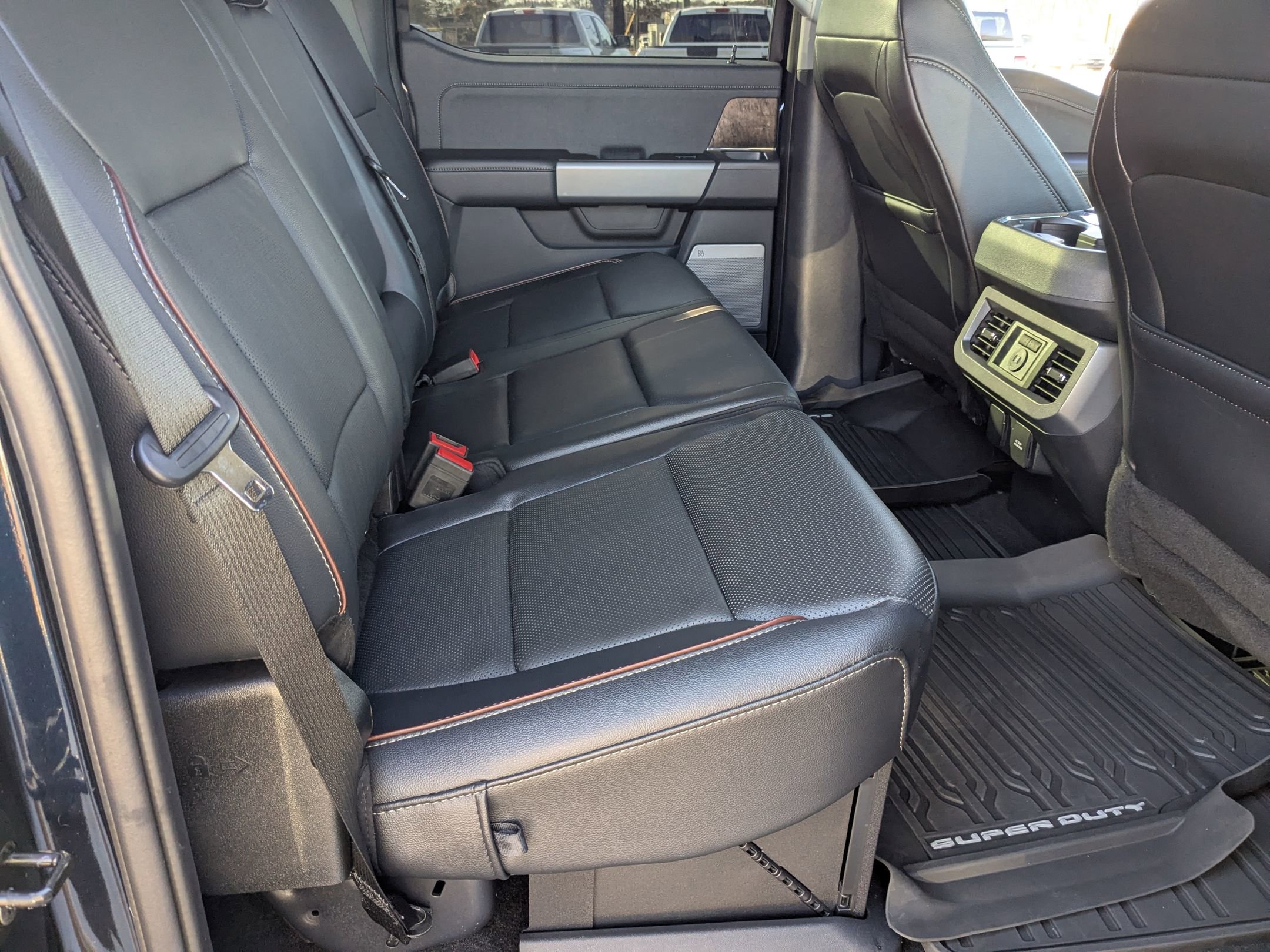2024 Ford F-350 Lariat photo 34
