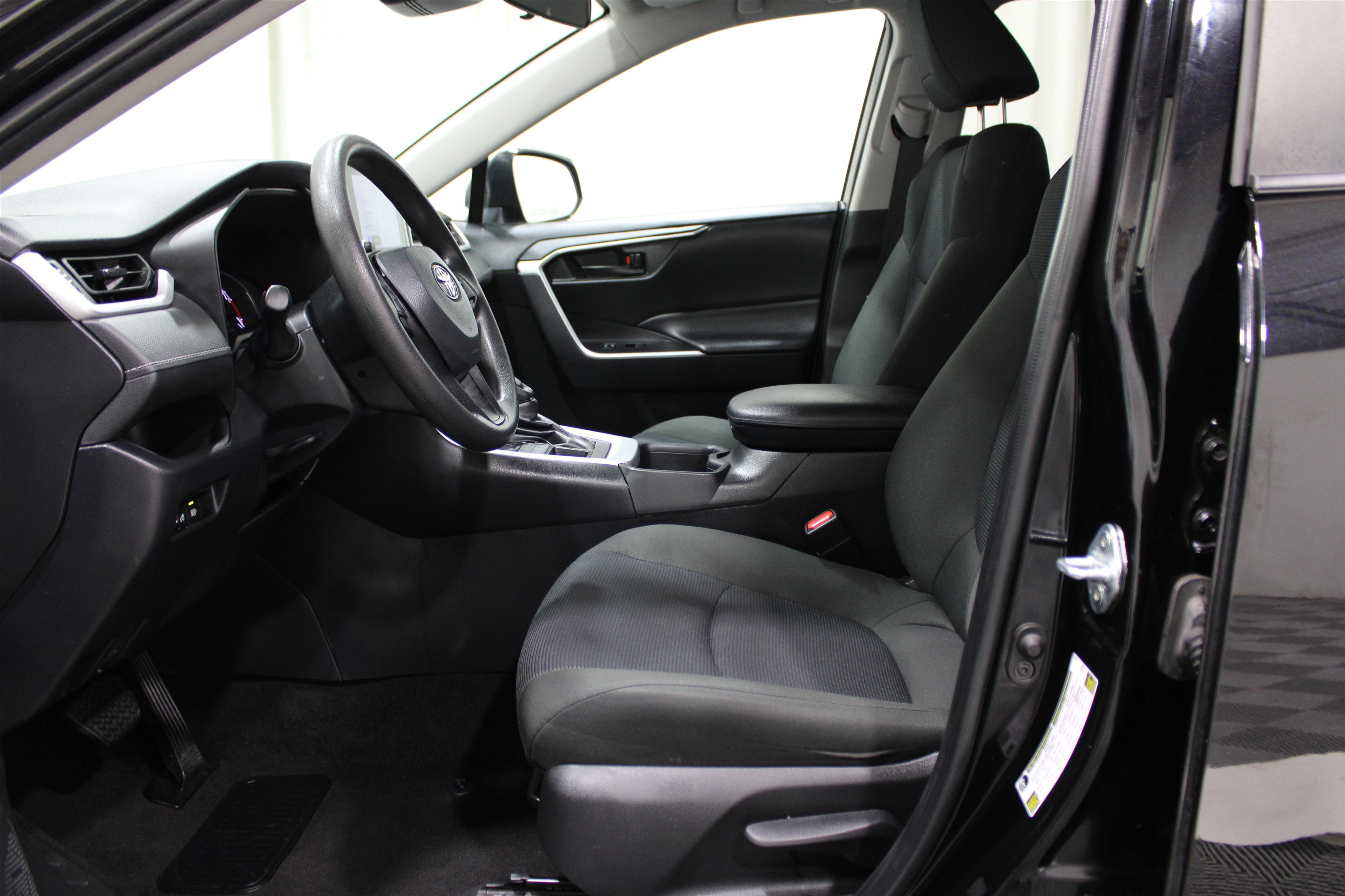 2024 Toyota RAV4 LE photo 3