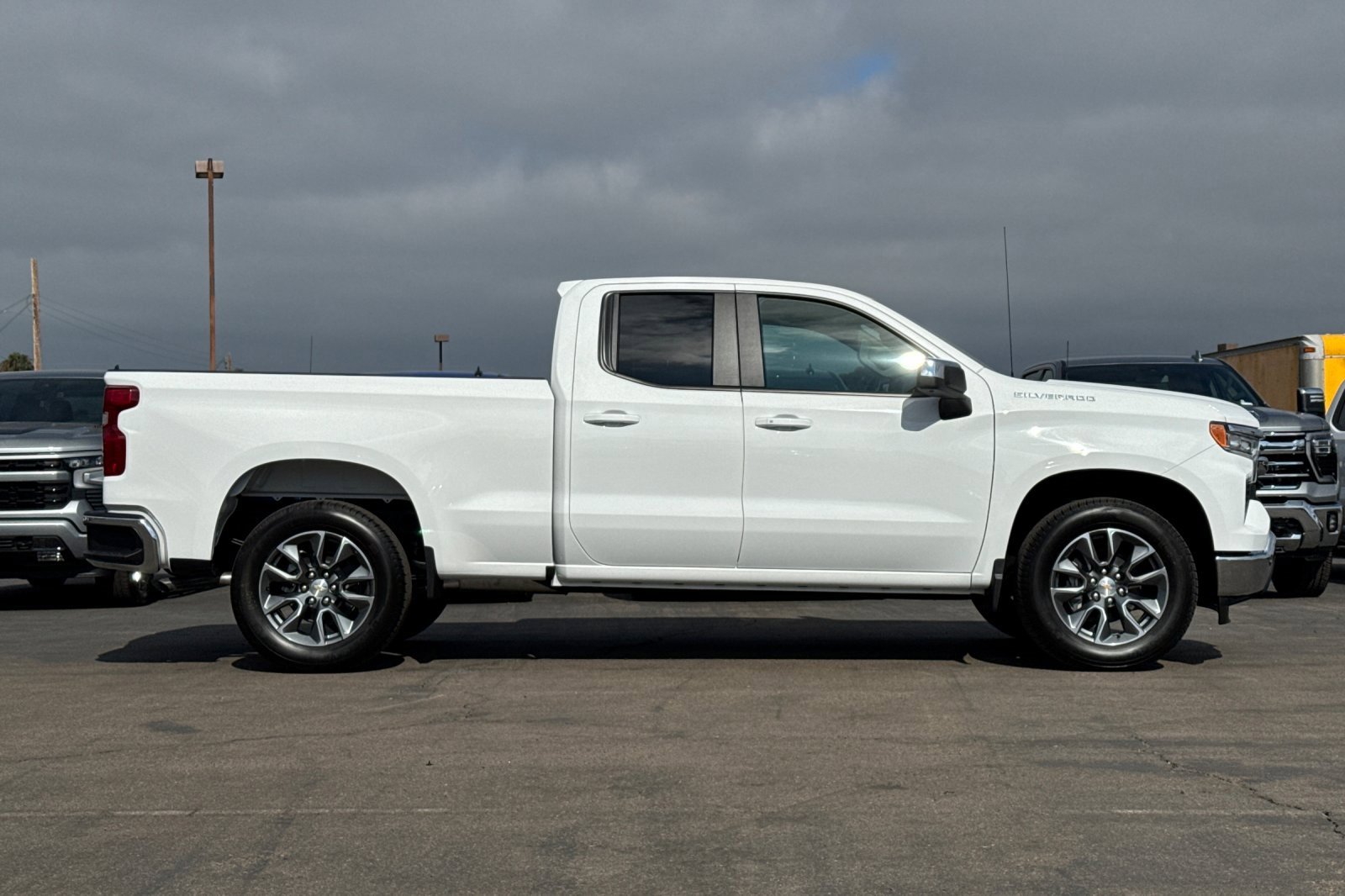 2025 Chevrolet Silverado 1500 LT photo 3