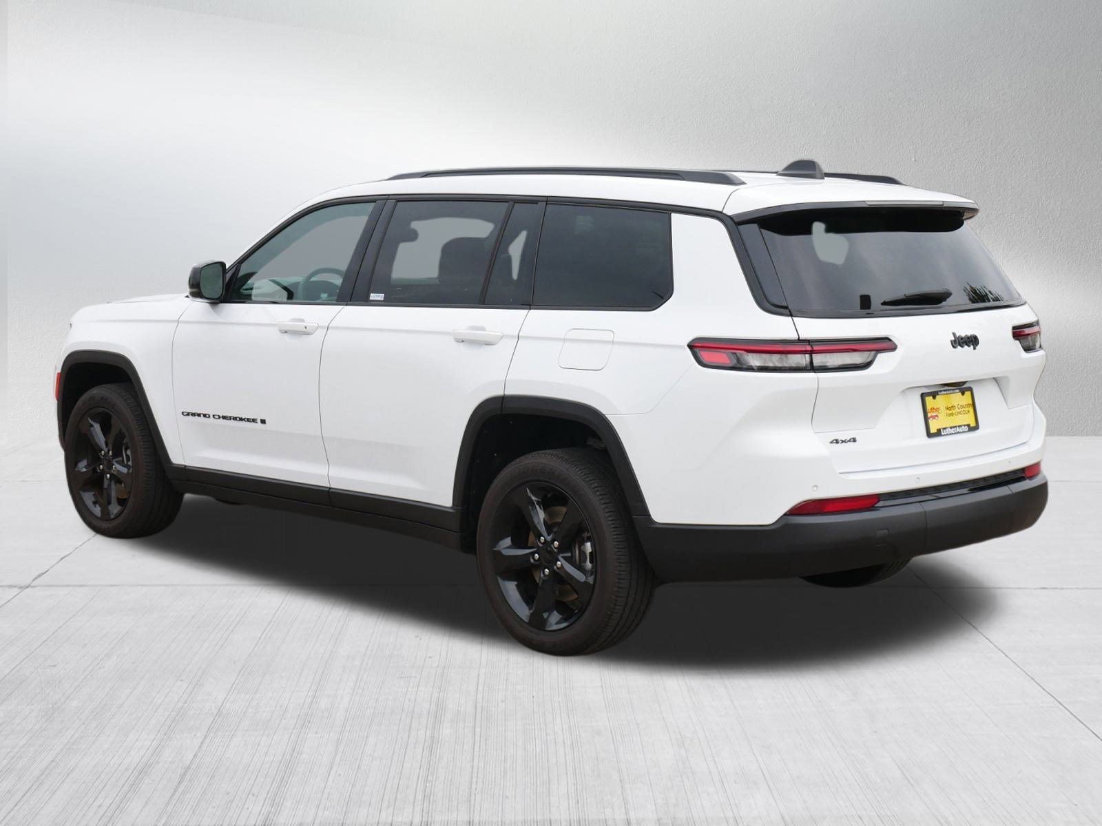 2023 Jeep Grand Cherokee Altitude photo 4