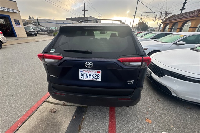 2023 Toyota RAV4 XLE Premium photo 3