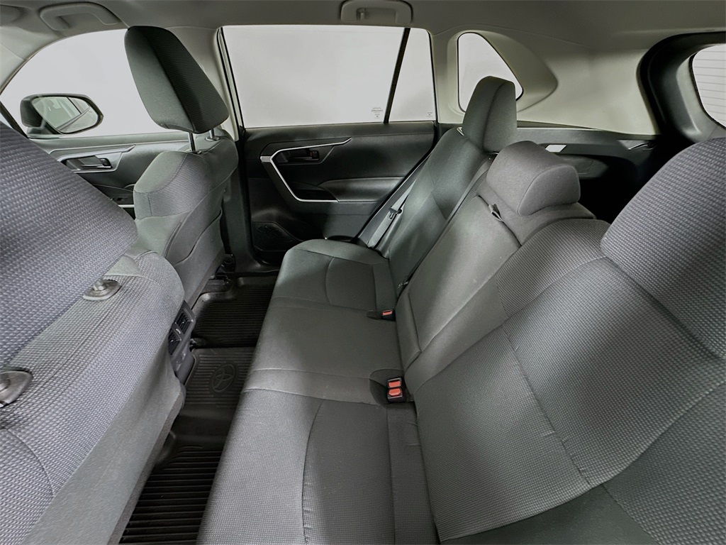 2023 Toyota RAV4 LE photo 4