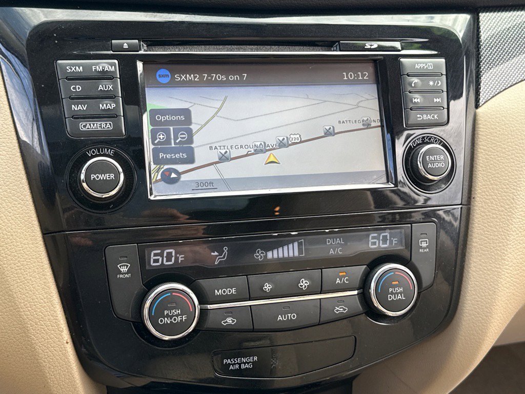2015 Nissan Rogue SL photo 4