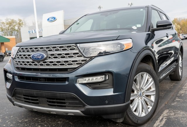 2023 Ford Explorer Limited's photo
