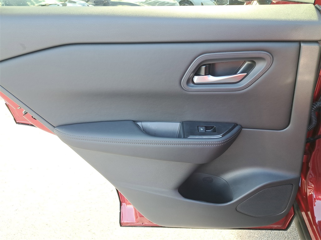 2026 Nissan Rogue SV photo 13