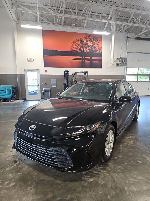 2025 Toyota Camry LE photo 2