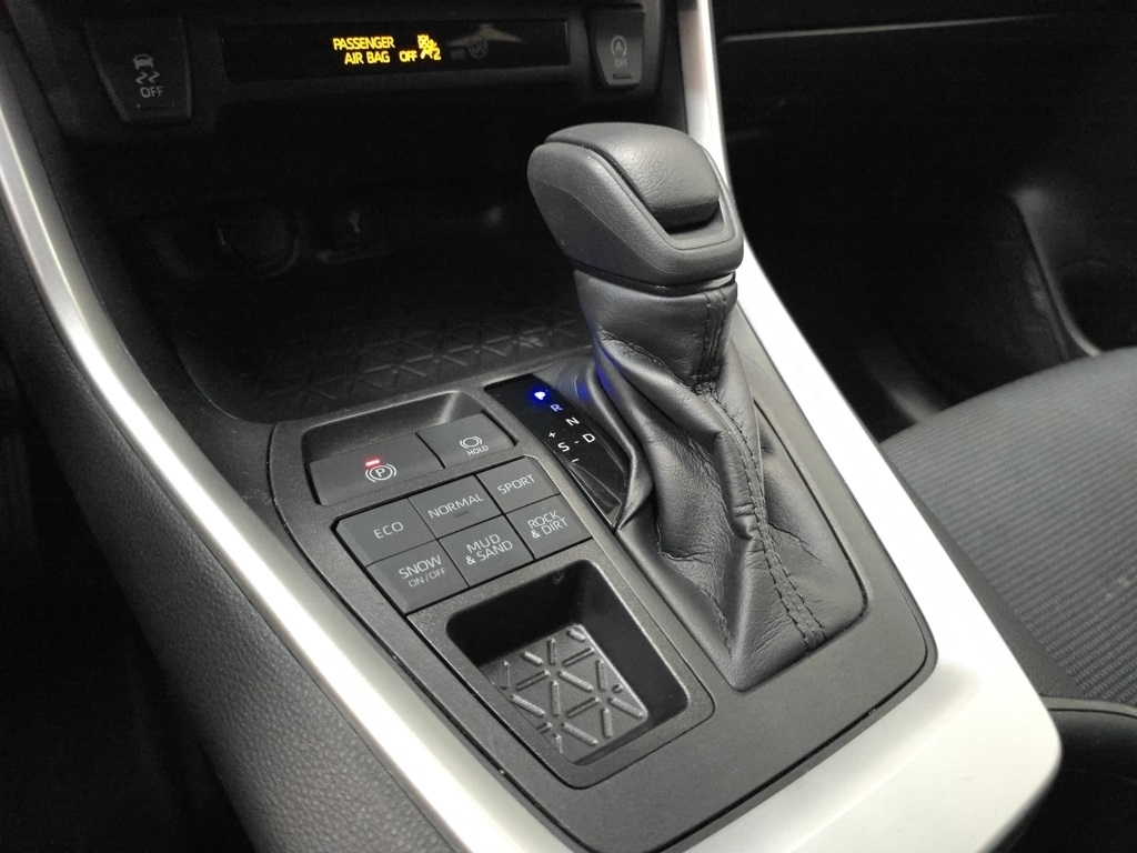 2022 Toyota RAV4 LE photo 27