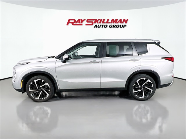 2022 Mitsubishi Outlander SE photo 2